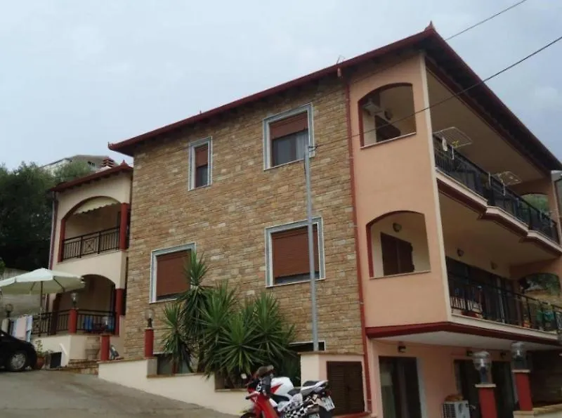 Petrino Apartman Szárti