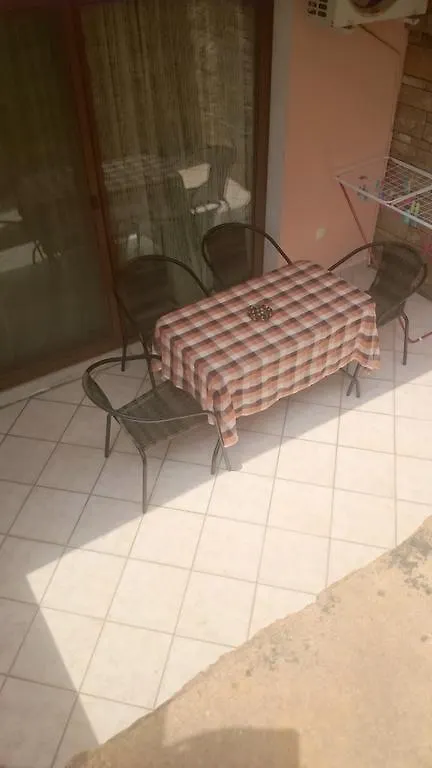 Petrino Apartman Szárti 0*,