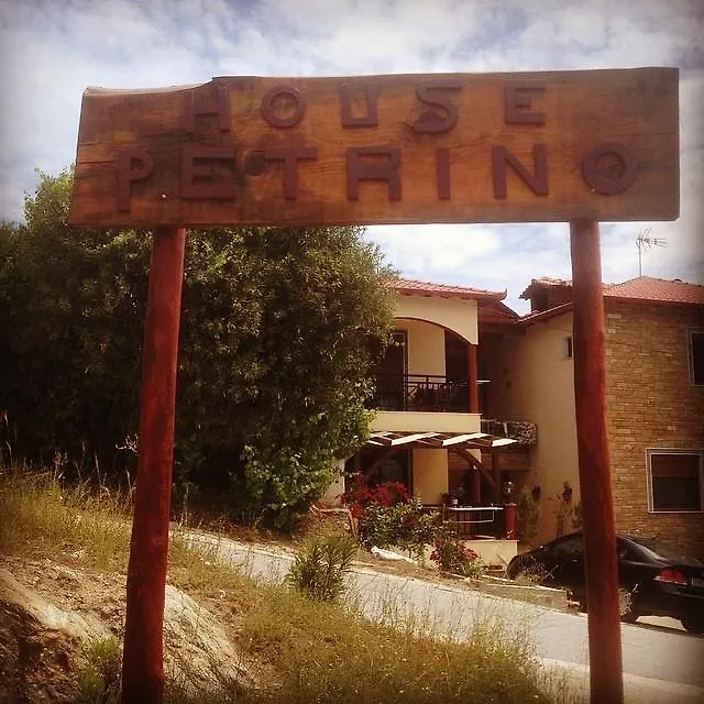 Petrino Apartman Szárti