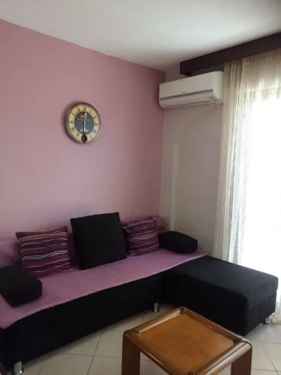 Petrino Apartman Szárti