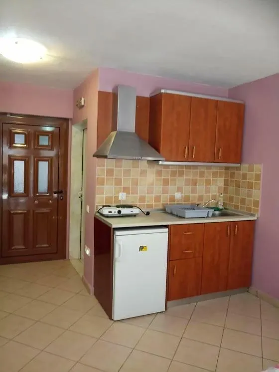 Petrino Apartman Szárti